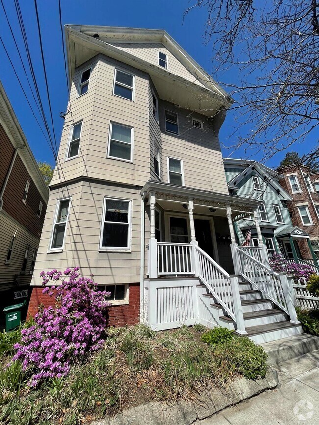 Building Photo - 10 Chandler St