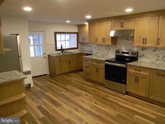 Building Photo - 863 Lombard Rd