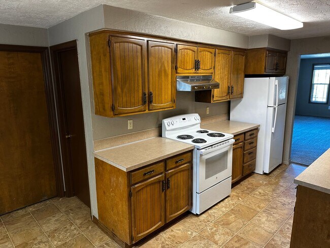 Building Photo - Three Bedroom Home in Keizer