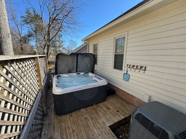 Building Photo - 1112 Greywood Dr