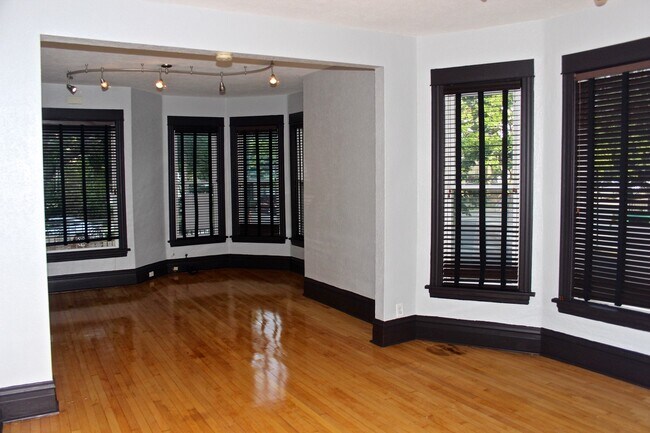 Foto del edificio - 2700 N Monticello Ave