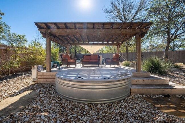 Building Photo - 2317 Amur Dr