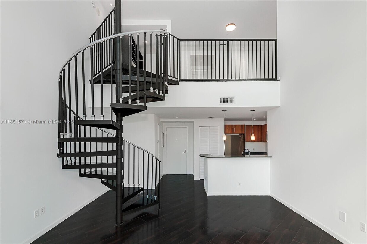 Foto principal - 300 S Biscayne Blvd