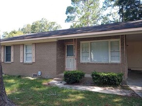 Building Photo - 22 Pinetree Cir