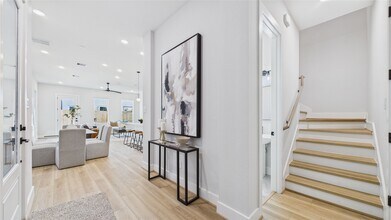 Building Photo - 5027 Golden Forest Dr