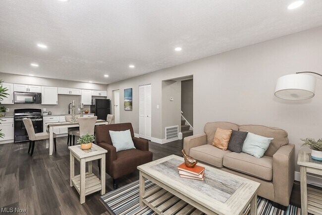 Foto del edificio - 7348 Hough Ave