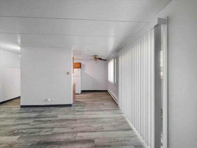 Building Photo - 350 S Main St