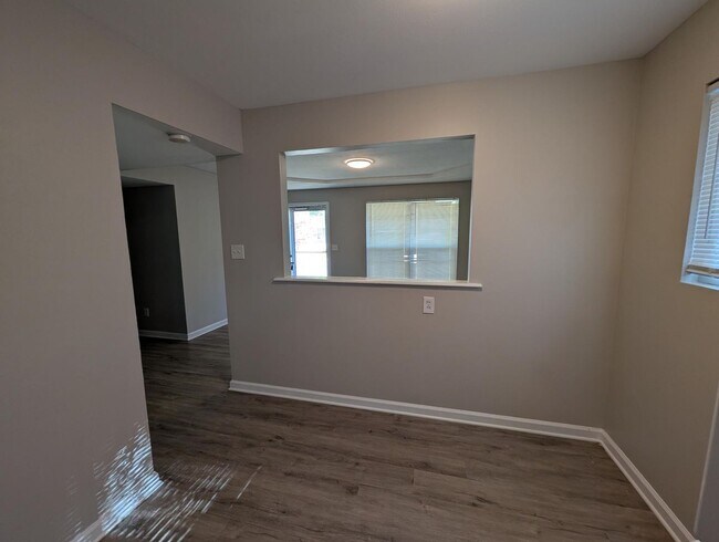 Foto del edificio - Fresh Updates and Flexible Space in Florissant - $100 Off 1st Months Rent!