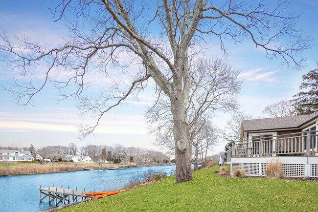 Building Photo - 1425 Pine Neck Rd