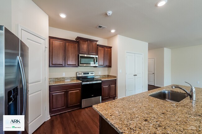 Foto del edificio - 430 Clover Cir