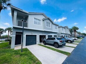Building Photo - 3025 Grandiflora Dr