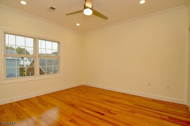 Building Photo - 724 Bloomfield Pl