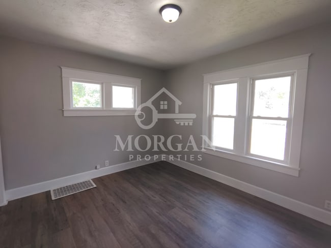 Building Photo - 1327 Arrow Ave