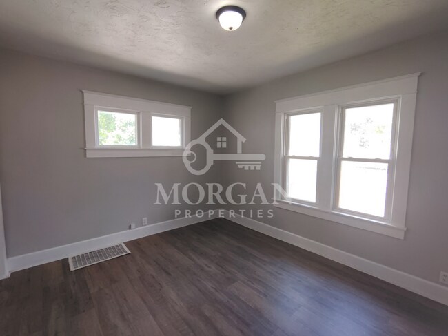 Foto del edificio - 1327 Arrow Ave
