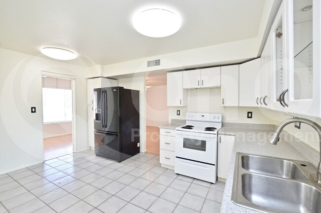 Foto del edificio - 4265 E Vineyard Rd