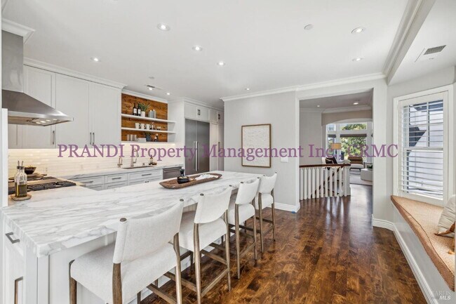 Foto del edificio - Luxury Townhome on Exclusive De Silva Island!