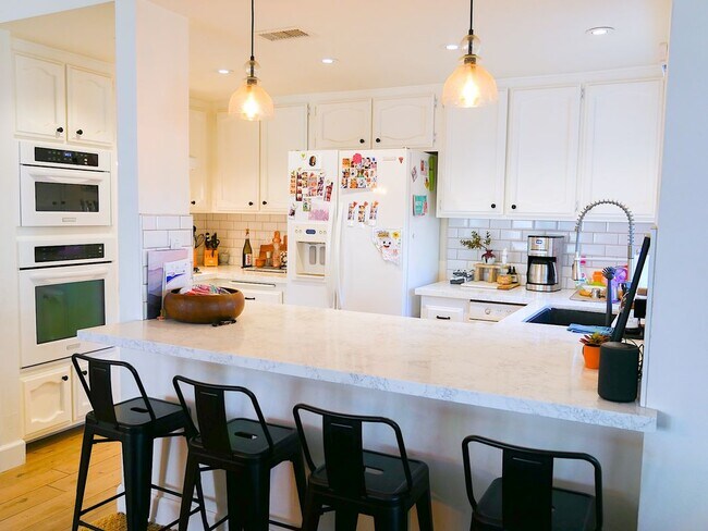 Foto del edificio - 2805 Unicornio St