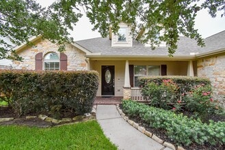 Building Photo - 231 S Lantana Cir