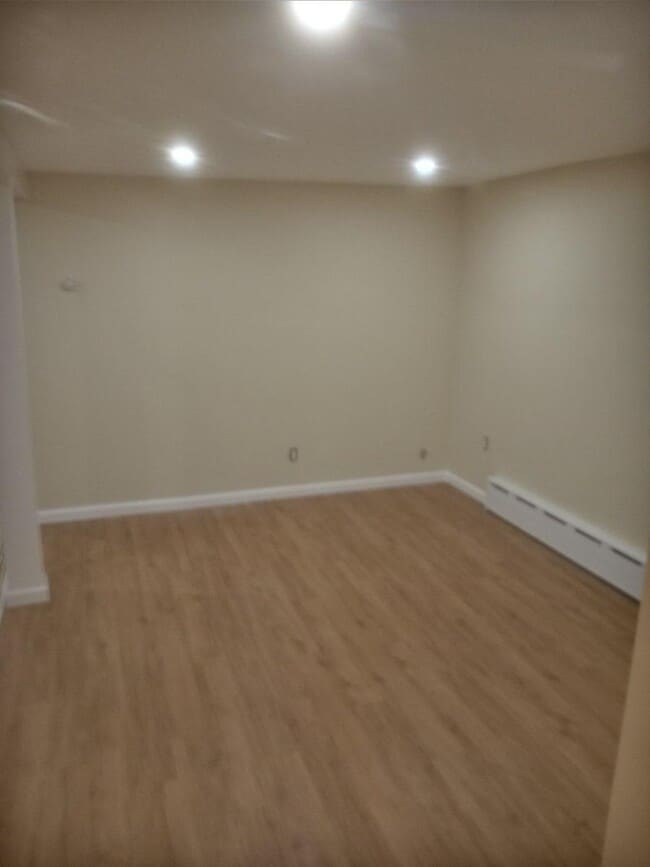 Foto del edificio - 1582 Mayflower Ave