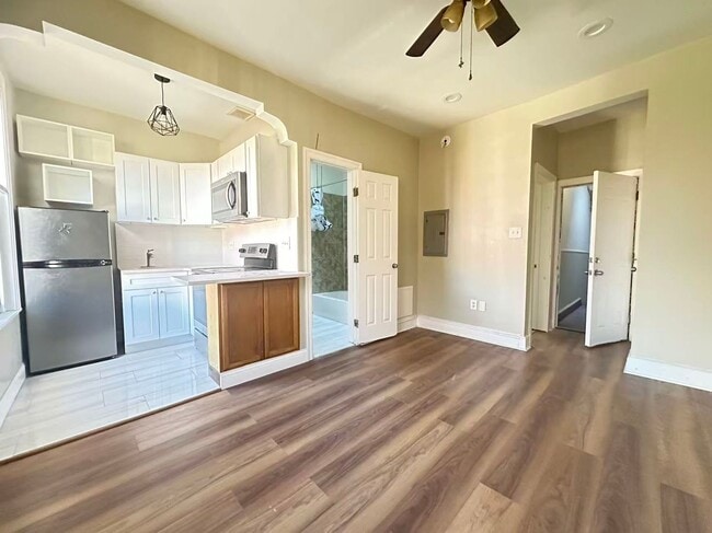 Photo - 1828 W Diamond St Apartment