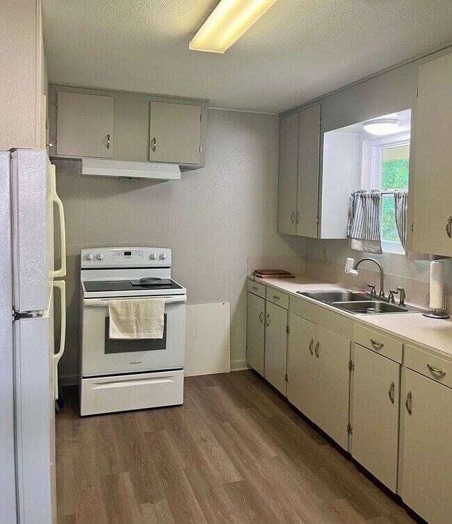 Foto del edificio - Port Allen-Great Location near historic downtown with new finishings!