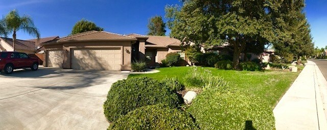 Building Photo - 936 E. ARLEN AVE. - 3 BED 2 BATH + OFFICE ...