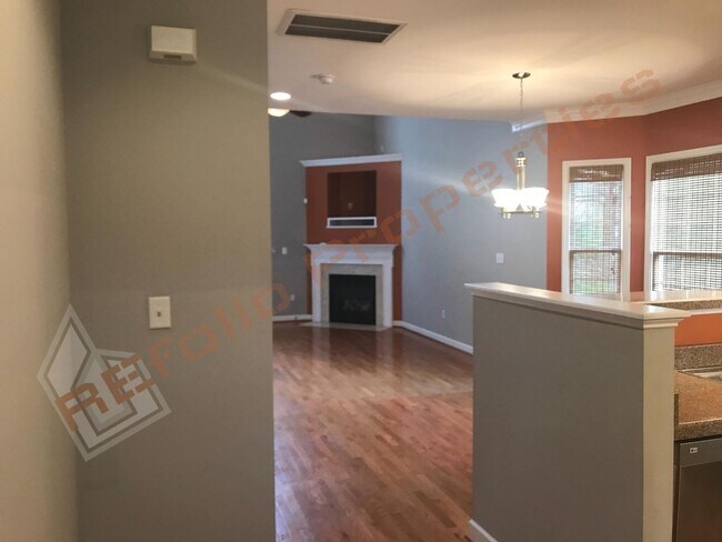 Foto del edificio - Wonderful 3BD 4 BA 1 Car-Garage End Unit T...