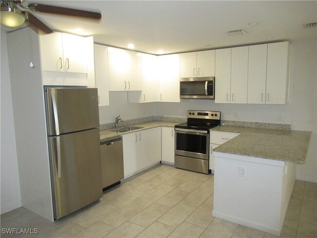 Foto del edificio - 6192 Principia Dr