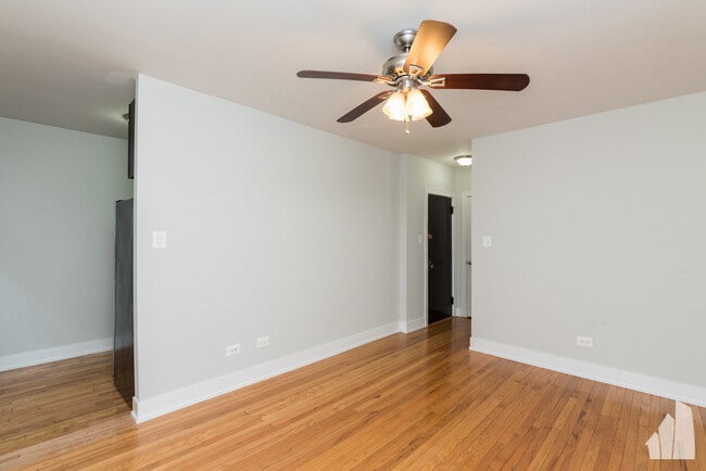 Foto del edificio - 516 W Cornelia Ave