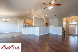 Building Photo - 1075 E McKinley Wy