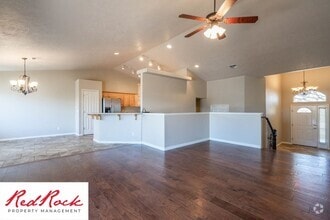 Building Photo - 1075 E McKinley Wy