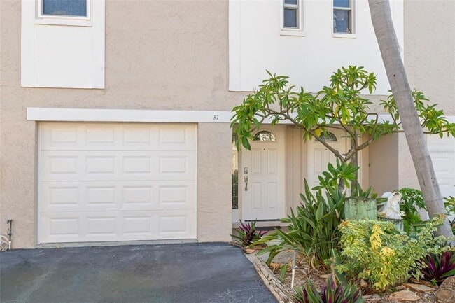 Building Photo - 255 Capri Cir N