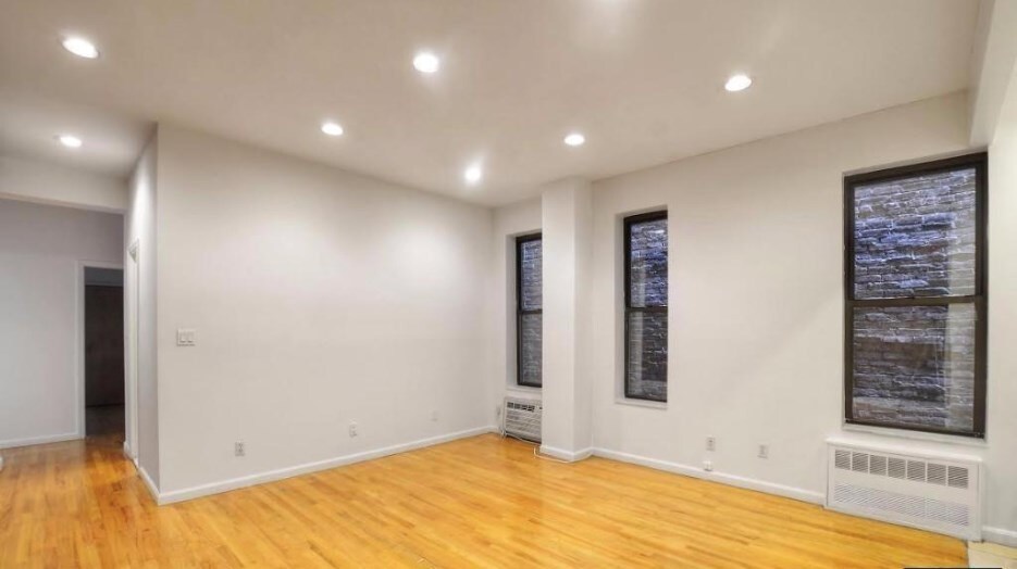 Primary Photo - 1298 Lexington Ave