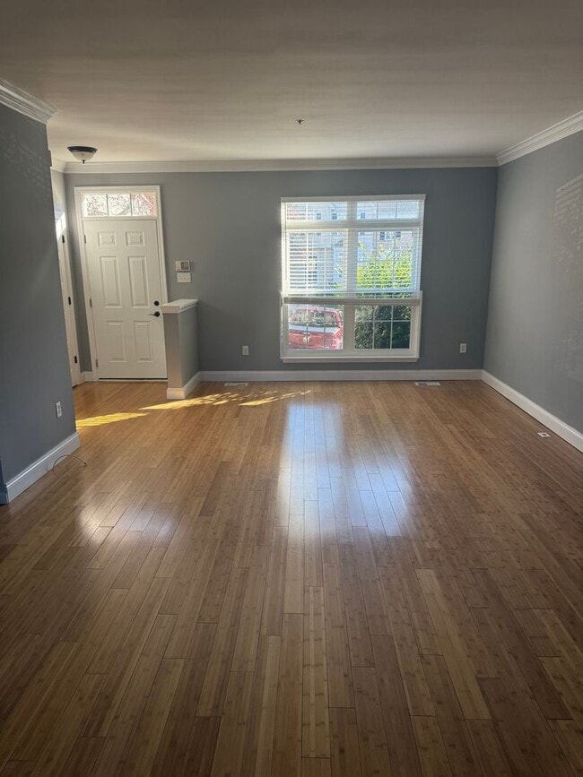 Foto del edificio - Spacious Townhome in desirable Bel Air Nei...