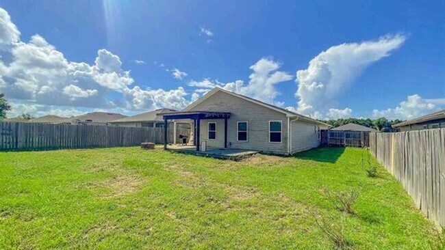 Foto del edificio - 5544 Peach Dr