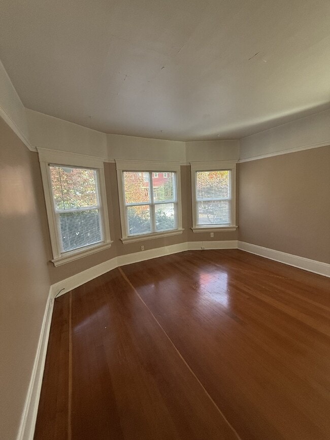 Building Photo - Discover Urban Living at Its Best: Spacious 2-Bedroom Retreat in the Heart of Portland!