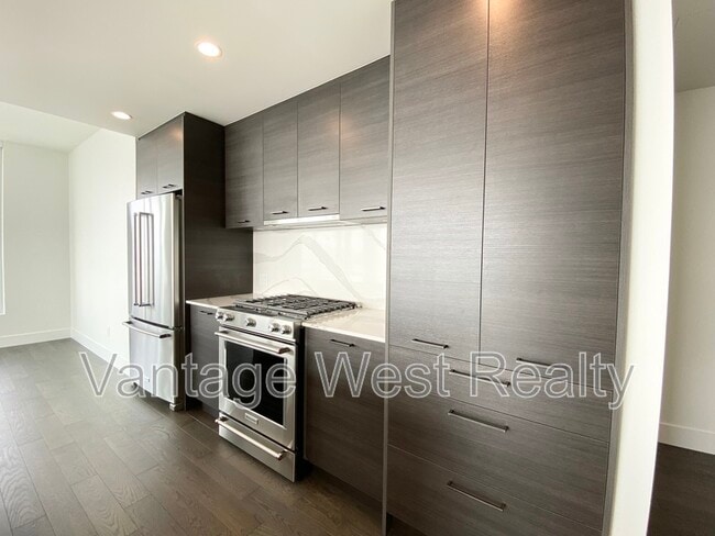Building Photo - 1181 Sunset Dr