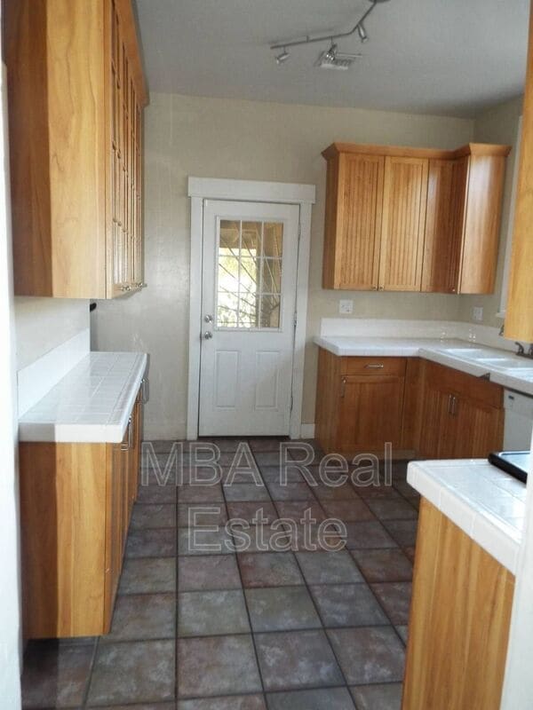 Photo - 828 N 6th Ave House