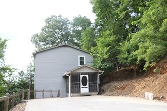 Building Photo - 715 Rockingham Rd