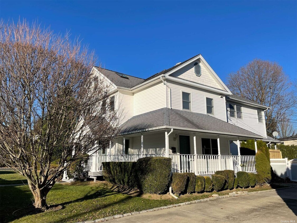 19 Smith St, Greenlawn, NY 11740 House for Rent in Greenlawn, NY