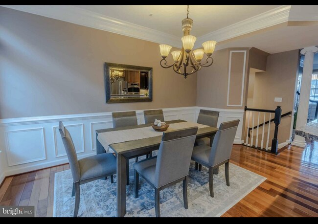 Dining Room - 906 Oldham St