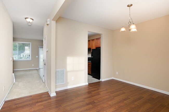 Building Photo - 2 Story Home Minutes from Downtown Raleigh!