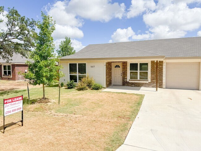 Building Photo - 1617 Pontotoc Trce