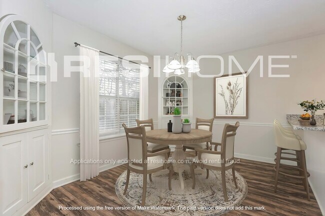 Building Photo - 665 Roxanne Dr
