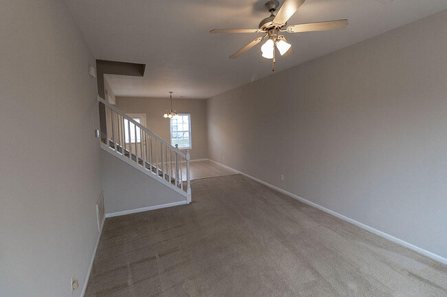 Building Photo - 5000 Derby Ridge Dr