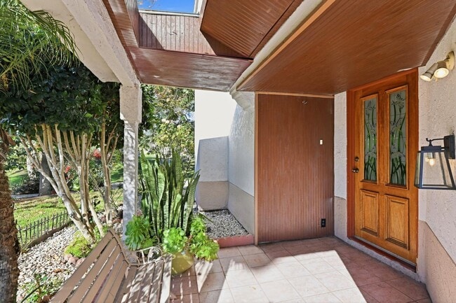 Foto del edificio - 1767 Capistrano Glen