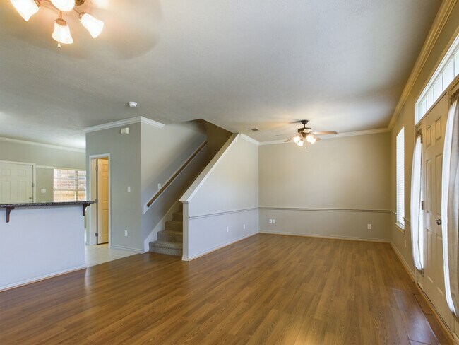 Building Photo - 422 Forest Dr Loop