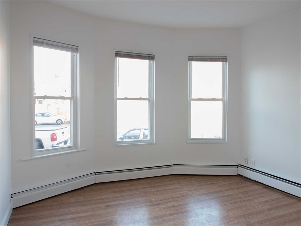 Primary Photo - 186 Emerson St
