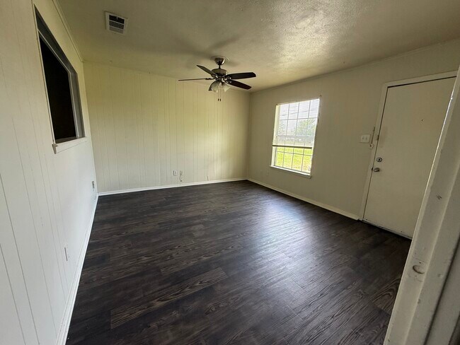 Foto del edificio - 3525 Country Club Rd