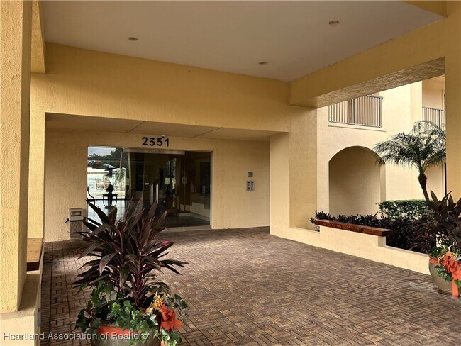 Foto del edificio - 2351 Lakeview Dr
